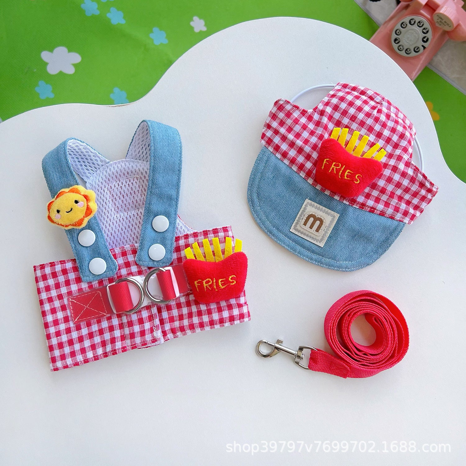 French fries, sunflowers, chest hats, pet clothing, dog and cat supplies, spring, summer, autumn, going out on a leash